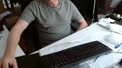 Snapshot of tomtom02029 chatting on 03/23/26, 01:15 Tom online show from 03/23/26, 01:15