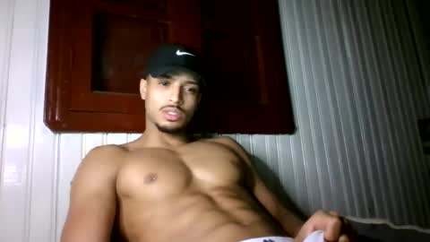 Snapshot of tomtresor chatting on 12/20/25, 08:10 tomtresor online show from 12/20/25, 08:10