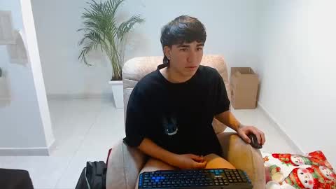 Snapshot of tomy337271 chatting on 12/15/25, 03:05 tomy337271 online show from 12/15/25, 03:05