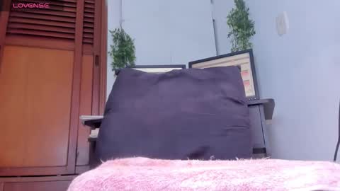 Snapshot of ton_amourrx chatting on 03/25/26, 12:16 lady blue online show from 03/25/26, 12:16