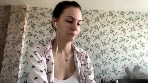 Snapshot of tonettesloss chatting on 09/19/25, 04:03 Selina online show from 09/19/25, 04:03