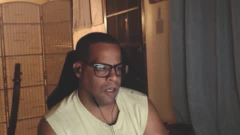 Snapshot of toni2814 chatting on 04/18/26, 02:37 Antonio online show from 04/18/26, 02:37