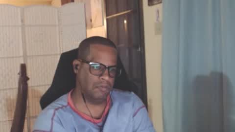 Snapshot of toni2814 chatting on 05/10/26, 02:06 Antonio online show from 05/10/26, 02:06