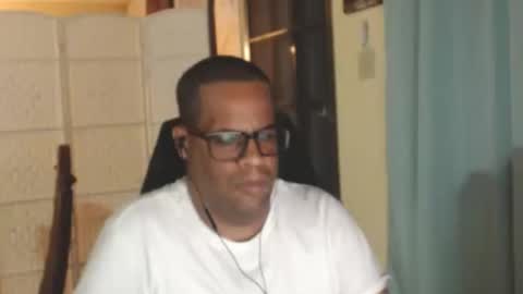 Snapshot of toni2814 chatting on 05/13/26, 02:42 Antonio online show from 05/13/26, 02:42