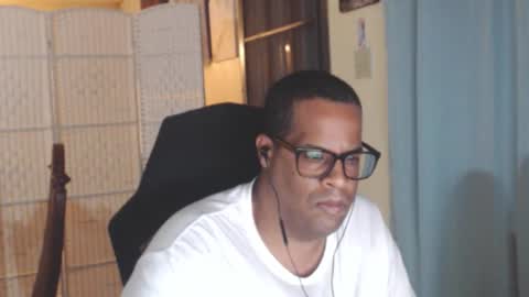Snapshot of toni2814 chatting on 05/24/26, 02:27 Antonio online show from 05/24/26, 02:27