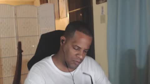 Snapshot of toni2814 chatting on 06/18/26, 02:23 Antonio online show from 06/18/26, 02:23