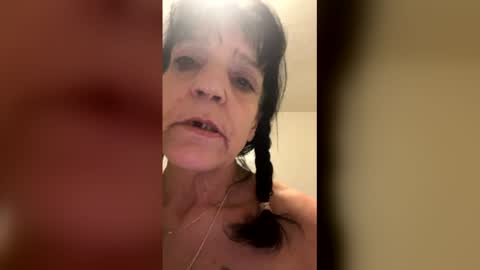 Snapshot of toni6967 chatting on 12/04/25, 04:22 toni6967 online show from 12/04/25, 04:22