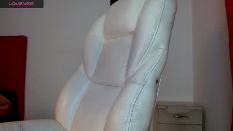 Snapshot of tonibelmont chatting on 12/11/24, 09:45 TONI BELMONT online show from 12/11/24, 09:45