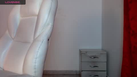 Snapshot of tonibelmont chatting on 12/31/24, 09:17 TONI BELMONT online show from 12/31/24, 09:17