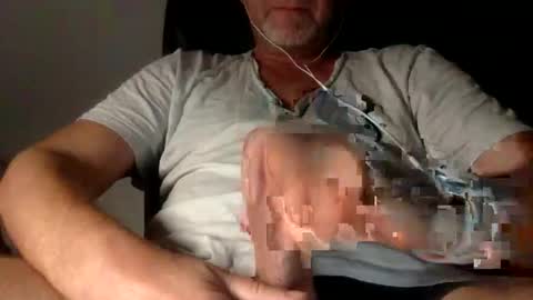 Snapshot of tonic999 chatting on 11/06/25, 05:58 Call me Calvin online show from 11/06/25, 05:58