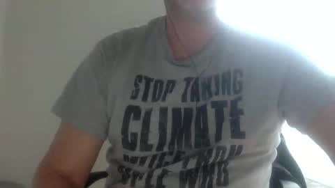 Snapshot of tonic999 chatting on 02/17/26, 04:02 Call me Calvin online show from 02/17/26, 04:02