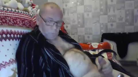 Snapshot of tony14712 chatting on 12/07/24, 11:34 tony14712 online show from 12/07/24, 11:34