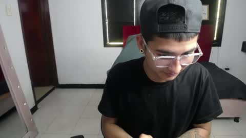 Snapshot of tony_dickdream chatting on 04/23/26, 01:46 tony_dickdream online show from 04/23/26, 01:46