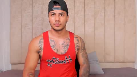 Snapshot of tony_jason chatting on 01/15/25, 06:54 tony jason online show from 01/15/25, 06:54