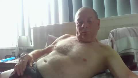Snapshot of tonygibbson62 chatting on 05/31/26, 10:33 tonygibbson62 online show from 05/31/26, 10:33