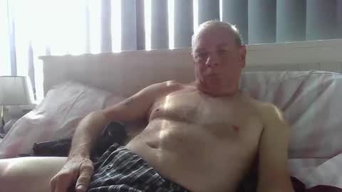 Snapshot of tonygibbson62 chatting on 06/05/26, 09:15 tonygibbson62 online show from 06/05/26, 09:15