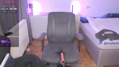 Snapshot of tonyleup chatting on 01/28/25, 05:11 Tony online show from 01/28/25, 05:11