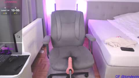 Snapshot of tonyleup chatting on 03/08/25, 07:27 Tony online show from 03/08/25, 07:27