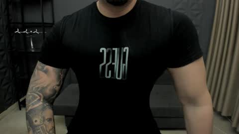 Snapshot of tonywilcoxx chatting on 11/11/25, 06:24 TonyWilcox online show from 11/11/25, 06:24