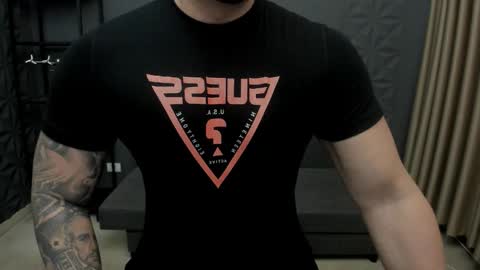 Snapshot of tonywilcoxx chatting on 11/12/25, 05:52 TonyWilcox online show from 11/12/25, 05:52