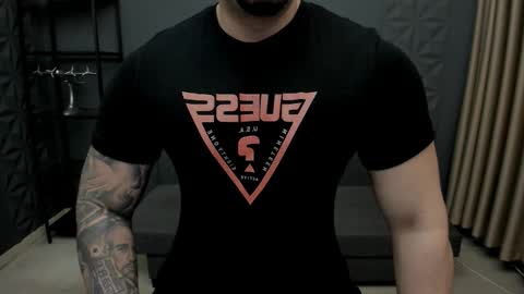 Snapshot of tonywilcoxx chatting on 12/05/25, 06:33 TonyWilcox online show from 12/05/25, 06:33