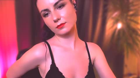 Snapshot of too_beautiful chatting on 12/28/24, 09:30 Elizabeth online show from 12/28/24, 09:30