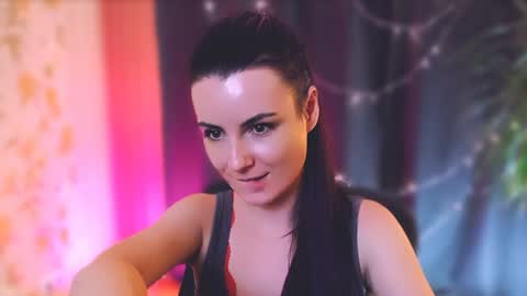 Snapshot of too_beautiful chatting on 01/11/25, 01:37 Elizabeth online show from 01/11/25, 01:37