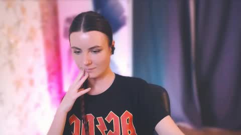 Snapshot of too_beautiful chatting on 03/12/25, 05:17 Elizabeth online show from 03/12/25, 05:17