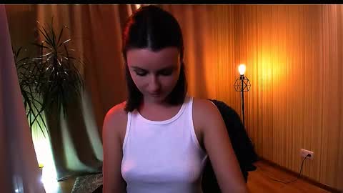 Snapshot of too_beautiful chatting on 10/09/25, 04:27 Elizabeth online show from 10/09/25, 04:27