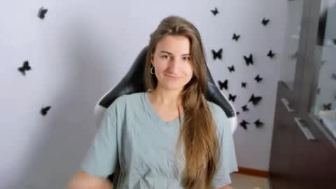 Snapshot of tooboringgirl chatting on 09/21/25, 04:19 Alisson online show from 09/21/25, 04:19