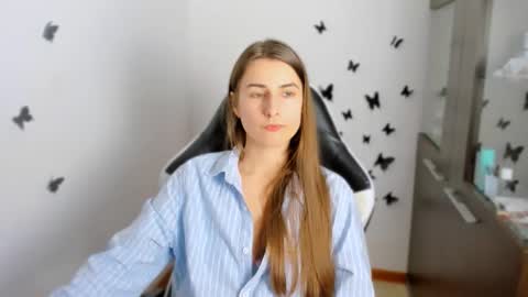 Snapshot of tooboringgirl chatting on 10/08/25, 02:25 Alisson online show from 10/08/25, 02:25