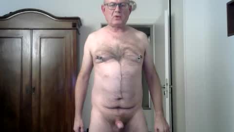 Snapshot of tooohard chatting on 12/17/24, 07:37 Alex online show from 12/17/24, 07:37