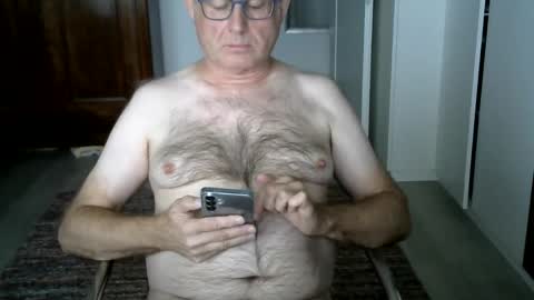 Snapshot of tooohard chatting on 10/03/25, 09:12 Alex online show from 10/03/25, 09:12