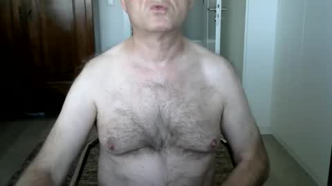 Snapshot of tooohard chatting on 04/15/26, 02:13 Alex online show from 04/15/26, 02:13