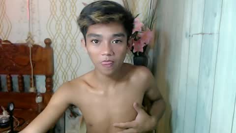 Snapshot of toothlessxx chatting on 06/29/26, 04:52 jhonrex online show from 06/29/26, 04:52