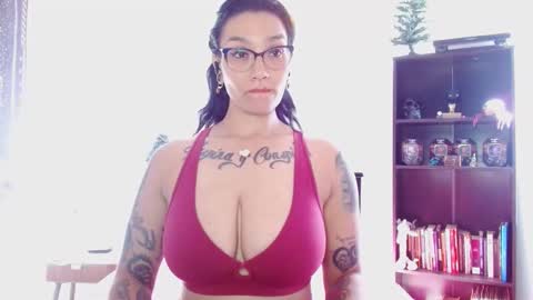 Snapshot of toothyy chatting on 12/18/24, 04:39 toothyy online show from 12/18/24, 04:39