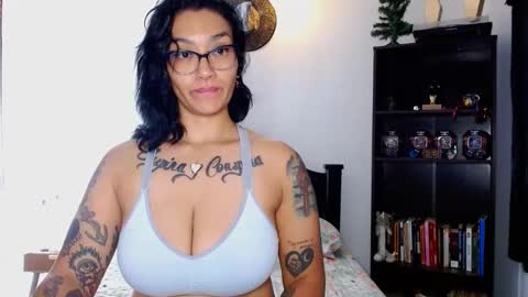 Snapshot of toothyy chatting on 12/23/24, 04:44 toothyy online show from 12/23/24, 04:44