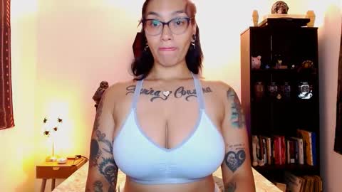 Snapshot of toothyy chatting on 01/12/25, 01:21 toothyy online show from 01/12/25, 01:21