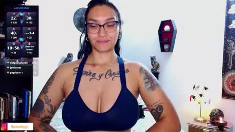 Snapshot of toothyy chatting on 02/12/25, 12:27 toothyy online show from 02/12/25, 12:27