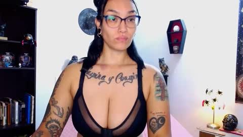 Snapshot of toothyy chatting on 02/13/25, 10:54 toothyy online show from 02/13/25, 10:54