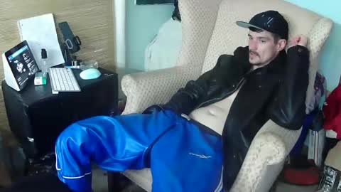 Snapshot of topdogintraining93 chatting on 03/18/26, 10:57 SagMeOreduceMe online show from 03/18/26, 10:57