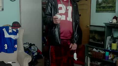 Snapshot of topdogintraining93 chatting on 04/24/26, 05:21 SagMeOreduceMe online show from 04/24/26, 05:21