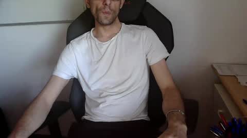 Snapshot of topg84 chatting on 05/21/26, 04:03 Topg84 online show from 05/21/26, 04:03