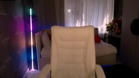 Snapshot of tori_blond chatting on 04/01/26, 05:19 tori_blond online show from 04/01/26, 05:19