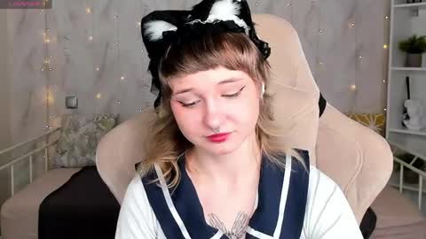 Snapshot of tori_cutie chatting on 04/21/26, 01:42 Tori online show from 04/21/26, 01:42