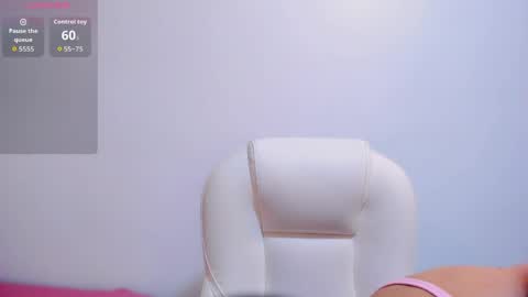 Snapshot of tori_gaviria chatting on 05/01/26, 11:59 Tori Gaviria online show from 05/01/26, 11:59