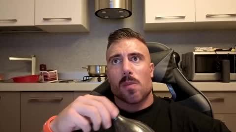 Snapshot of toro_arrapato chatting on 11/10/25, 04:06 toro_arrapato online show from 11/10/25, 04:06