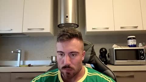 Snapshot of toro_arrapato chatting on 11/19/25, 10:15 toro_arrapato online show from 11/19/25, 10:15