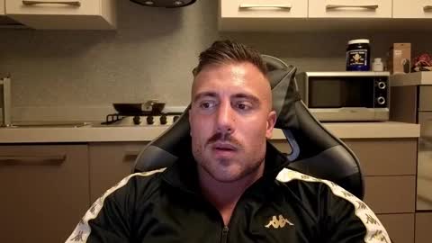 Snapshot of toro_arrapato chatting on 11/28/25, 12:57 toro_arrapato online show from 11/28/25, 12:57