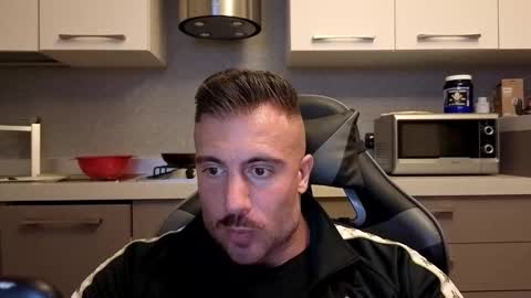 Snapshot of toro_arrapato chatting on 11/28/25, 10:34 toro_arrapato online show from 11/28/25, 10:34